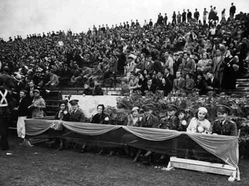 Fans watch 1930 Florida Gators Homecoming Game